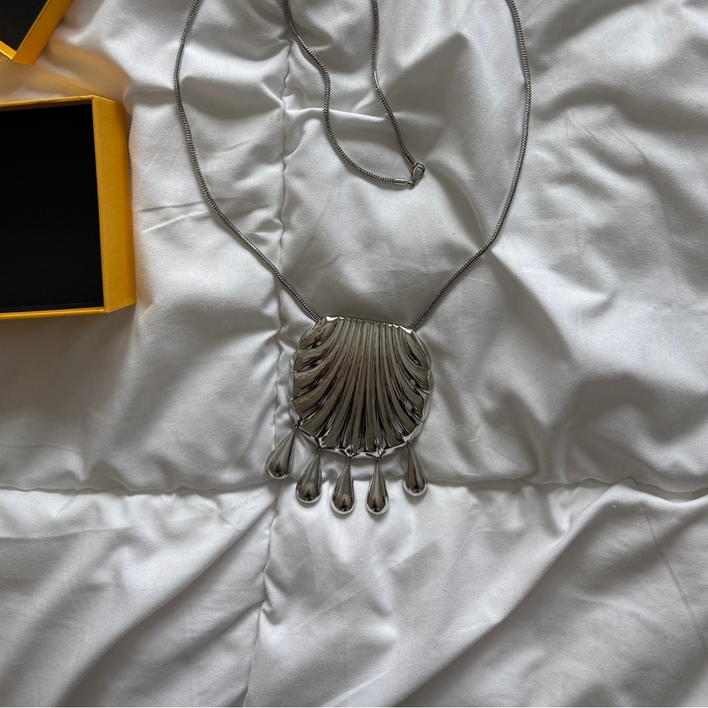 Shell Pendant Necklace - Picture 10 of 13